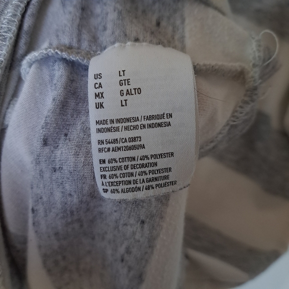 American Eagle outfitters | Men's grey & white v neck t shirt - Picture 6 of 9